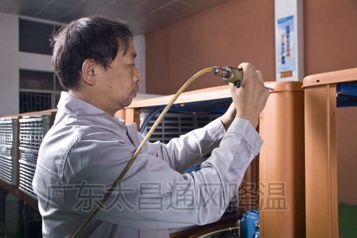 環(huán)保空調(diào)生產(chǎn)線1.jpg